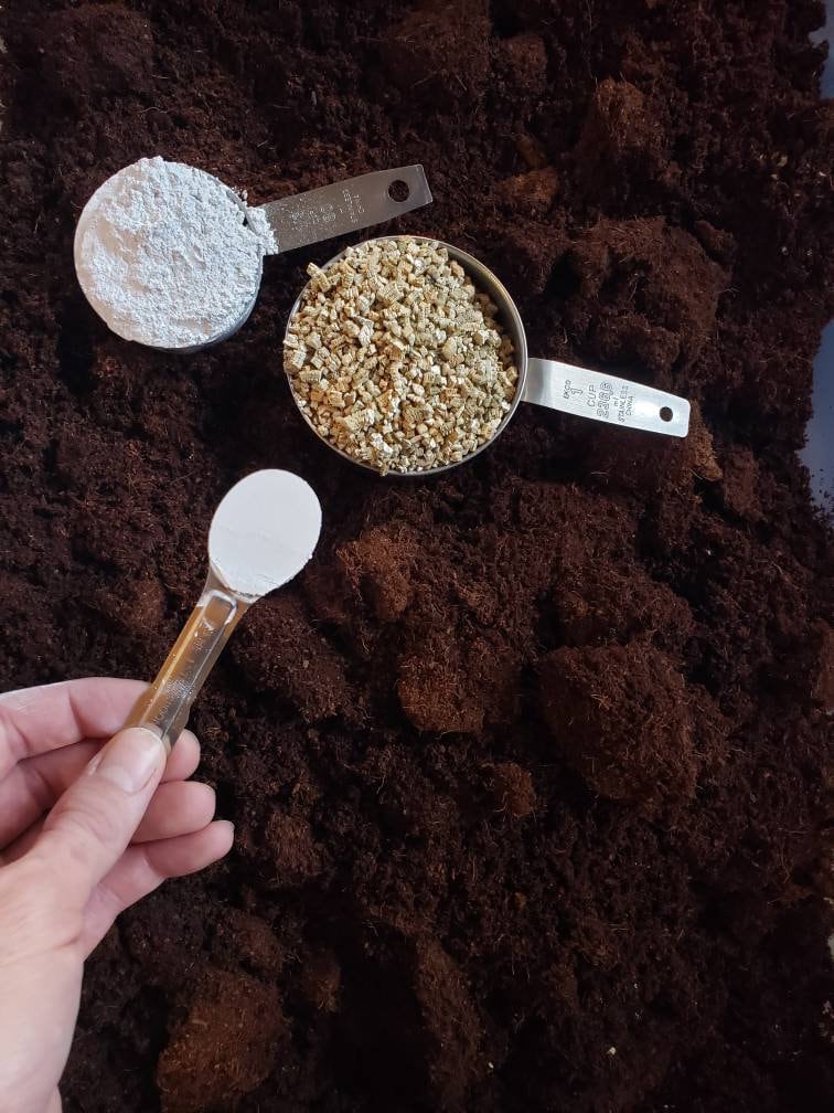 Bulk Substrate For Tub Growing - Horse Manure, Coco Coir, Vermiculite and Gypsum