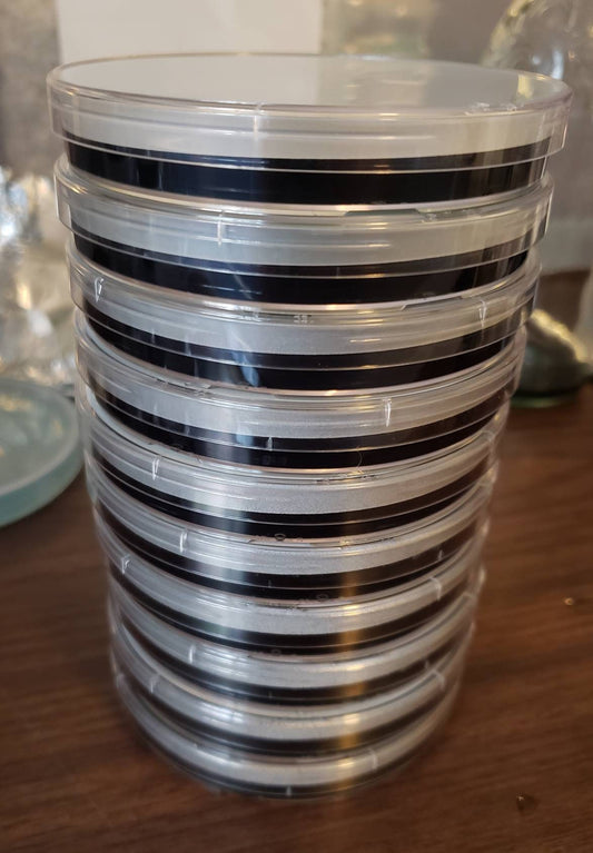 Pre-Poured Agar Petris With Parafilm